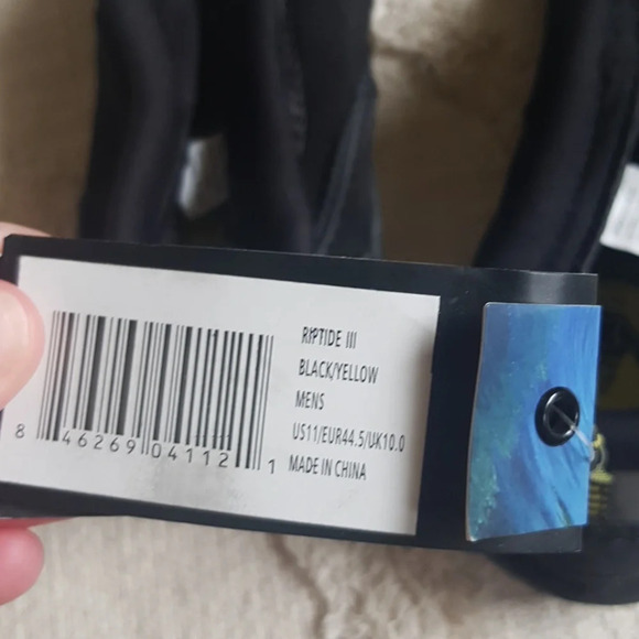 NWT Body Glove Mens Rip Tide black and Yellow size 11 aquasocks - Picture 2 of 6